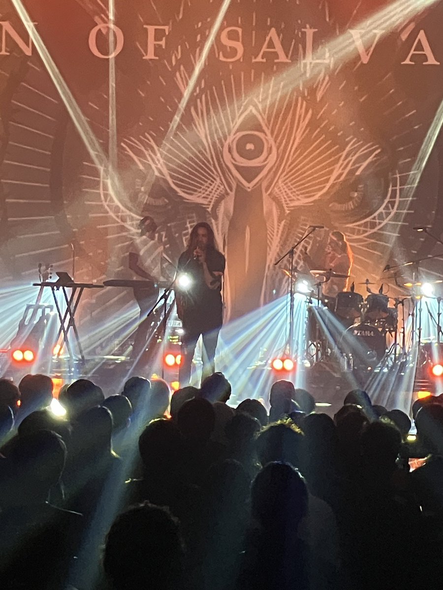 ASIAMETAL4's tweet photo. PAIN OF SALVATION
奇才 ダニエル・ギルデンロウ
スポットライトの光が降り注ぐ中
ステージに対し半身姿で
泣きのギターを弾きまくる
なんて神々しい🙏😭
#RealiseltYourself
#painofsalvation https://t.co/TSjJjD4zLf