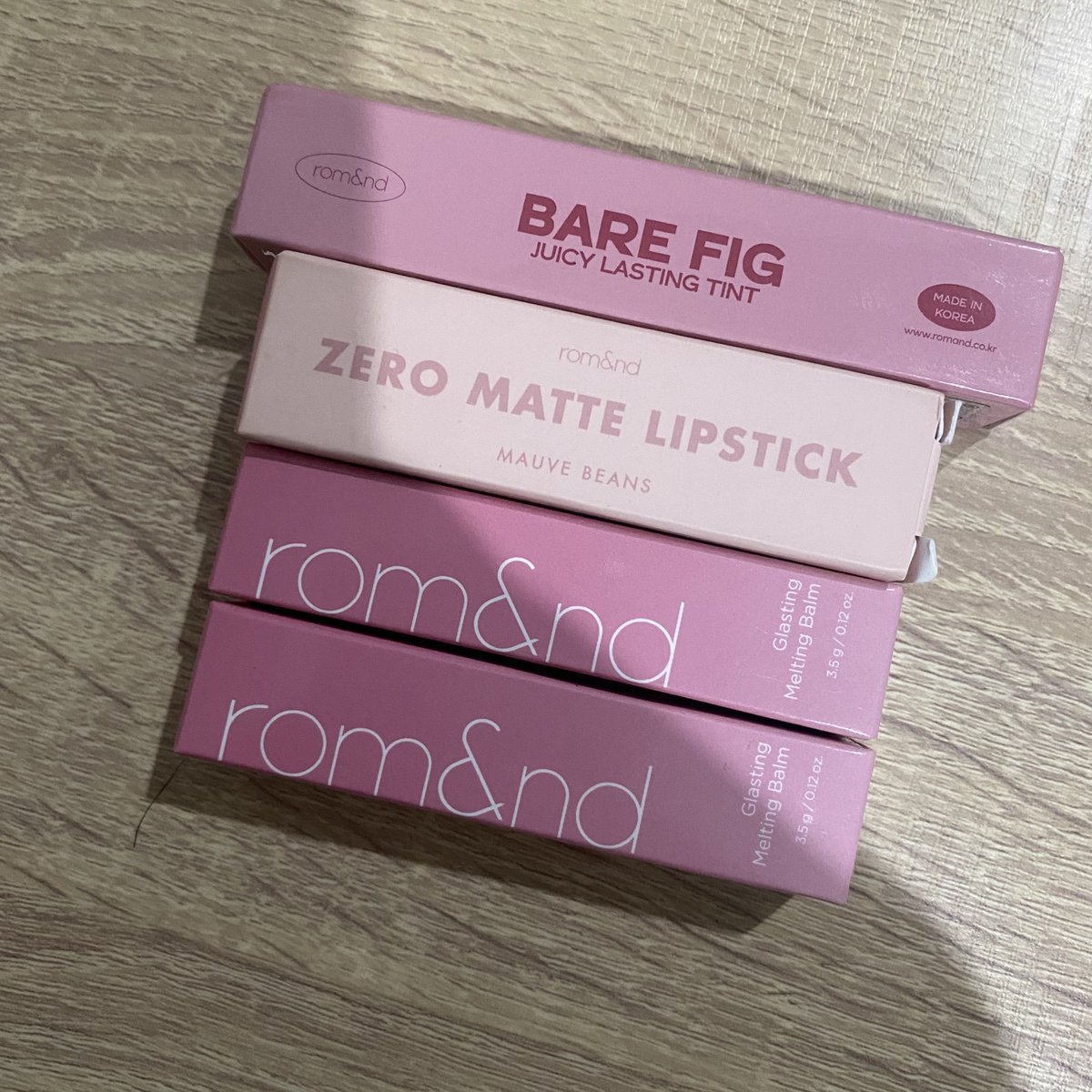 itakeorder's tweet photo. wts want to sell 

parfume daiso 37,500/ea
rom&amp;and bare fig 120,000
rom&amp;and zero mate 118,000
rom&amp;and glasting melting balm 120,000 https://t.co/eYhm2Ddb3Y