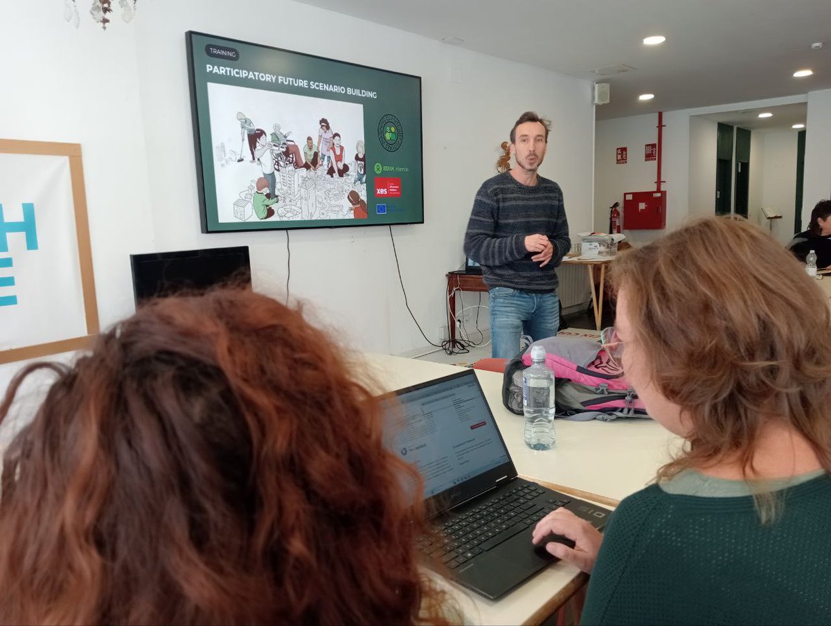📸 Tractem els Escenaris de Futur i la #TransicióEcosocial en el marc de la jornada "Training Imagining: Local Citizens Dialogues &amp; Future Scenarios", organitzada conjuntament amb <a href="/Altekio/">Altekio</a> 

És part d'un projecte europeu que impulsem amb <a href="/Oxfam/">Oxfam International</a> "Imagining climate-Just futures"
