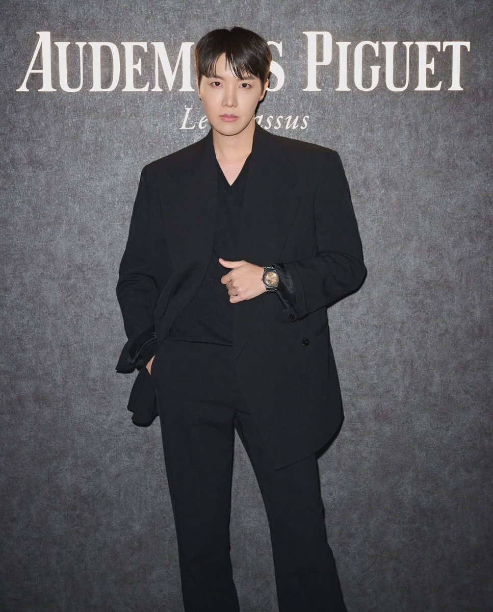 RiseOnBangtanAr's tweet image. 📸 &amp;gt;&amp;gt; Actualización de #JHOPE en Instagram. 

@ audemarspiguet 🤝 @ uarmyhope

#BTS #방탄소년단 @BTS_twt @bts_bighit