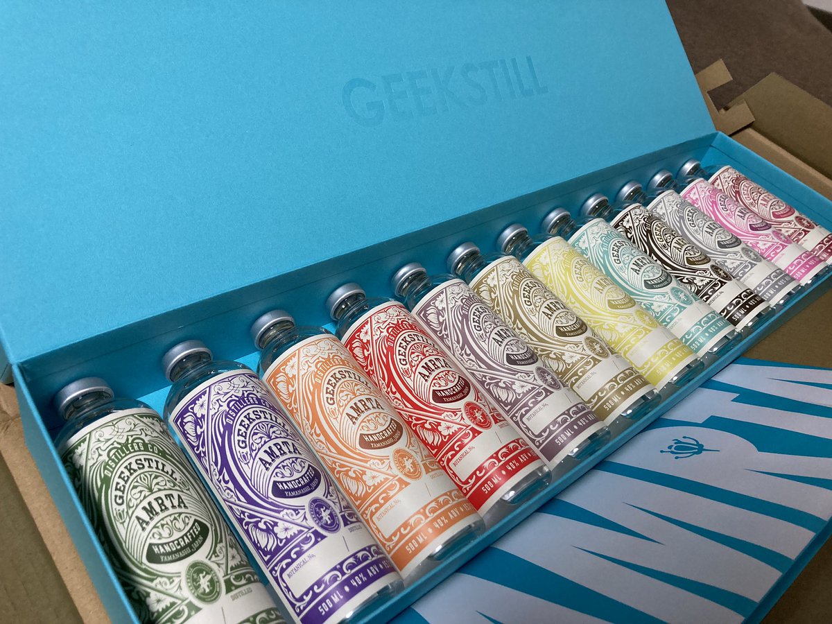 itsumudaitsu's tweet image. 自分と旦那へのクリスマスプレゼント届いた〜！
箱もボトルも紙袋も素敵すぎて🤦‍♀️💕🫶
飲み比べるの楽しみ🤤
 
 #geekstill 
 #amrta