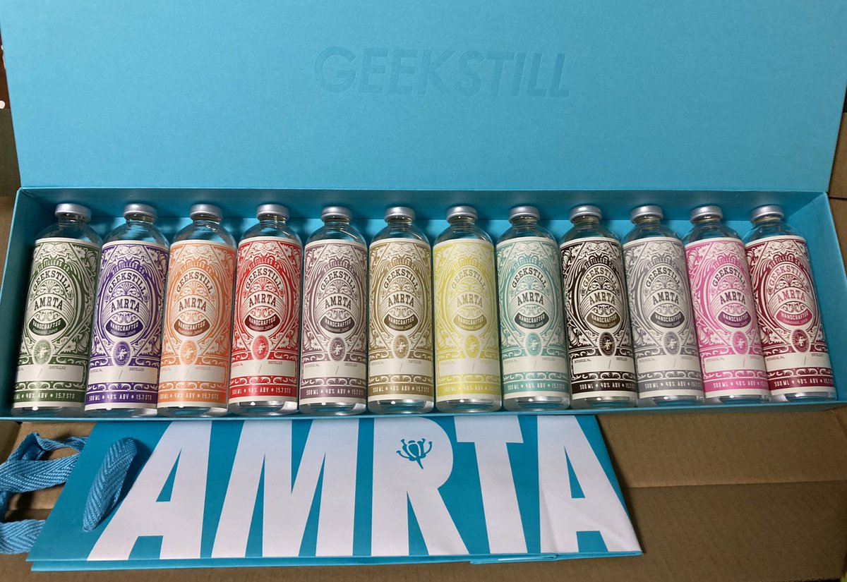 itsumudaitsu's tweet image. 自分と旦那へのクリスマスプレゼント届いた〜！
箱もボトルも紙袋も素敵すぎて🤦‍♀️💕🫶
飲み比べるの楽しみ🤤
 
 #geekstill 
 #amrta