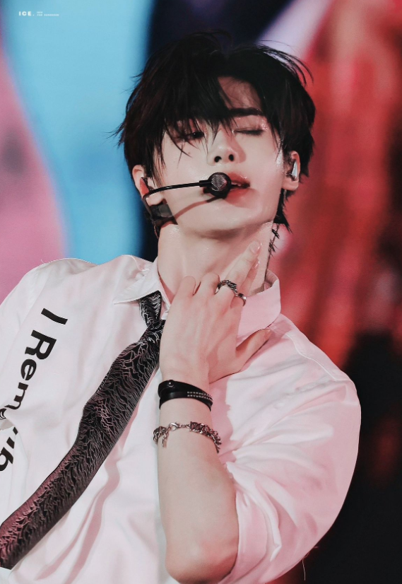 Happy 22nd birthday to the talented and amazing Sunghoon of ENHYPEN!