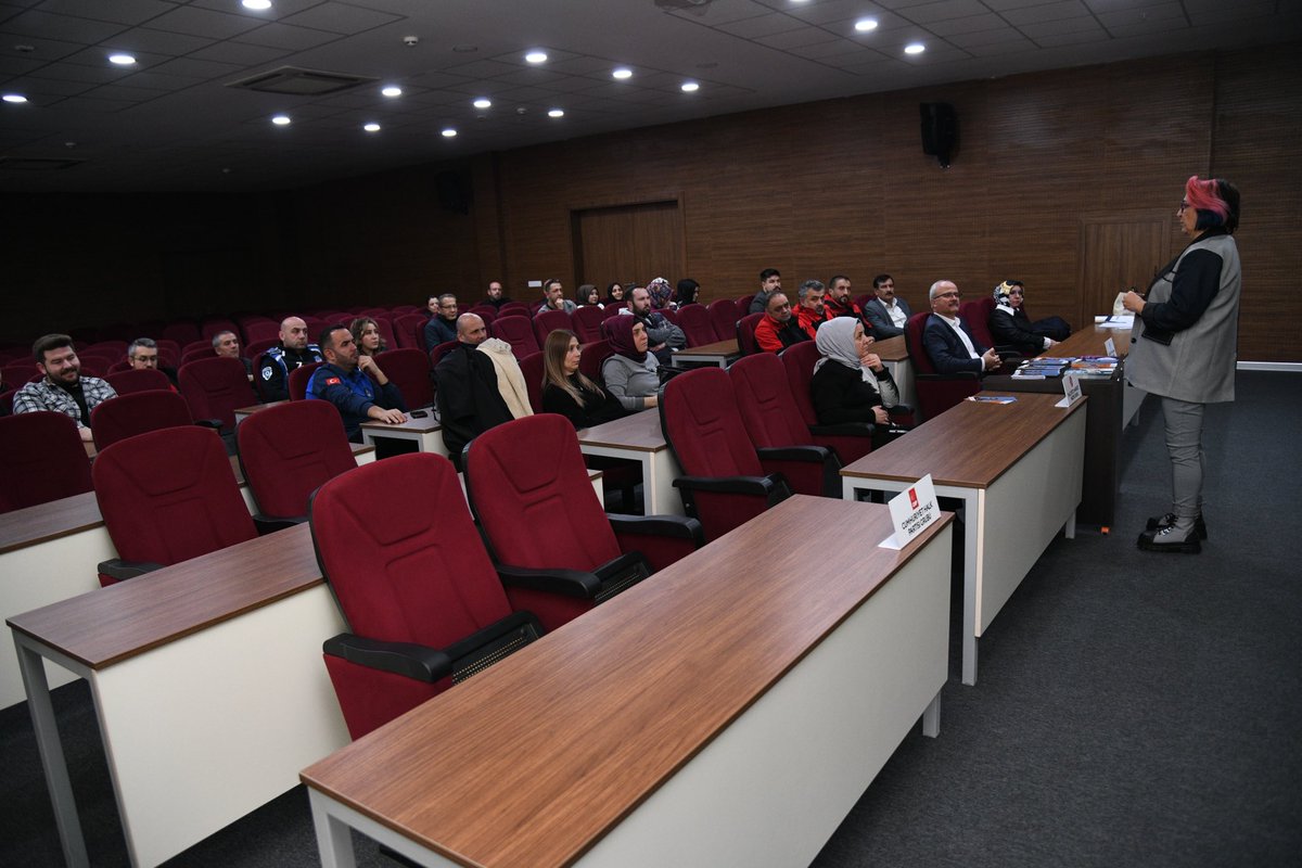 Ertugrulcetin06's tweet photo. Pursaklar İlçe Sağlık Müdürlüğünce, Dünya KOAH Günü ve Obstrüktif Akciğer Hastalığı konularında toplumsal farkındalığı arttırmaya yönelik personelimize eğitim semineri verildi.

#pursaklar https://t.co/iF6LSRzHhq