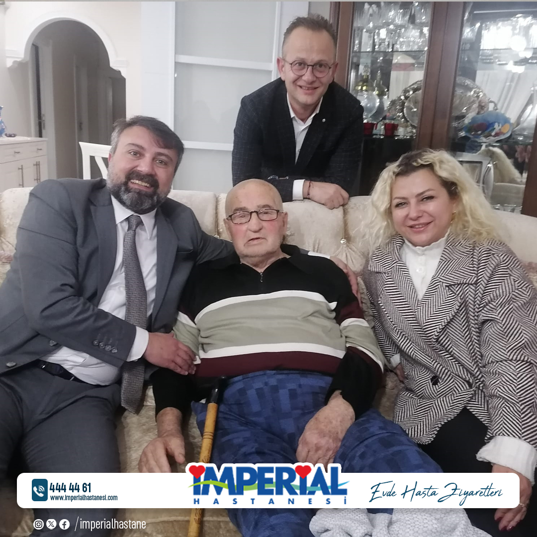 Ortopedi ve Travmatoloji Uzmanlarımız tarafından sağlığına kavuşturulan hastamızı, Genel Müdürümüz Cihan Başoğlu ile birlikte evinde ziyaret ederek geçmiş olsun dileklerimizi ilettik.
Sağlık dolu bir yaşam dileriz...
.
.
.
#imperial #imperialhastanesi #trabzon