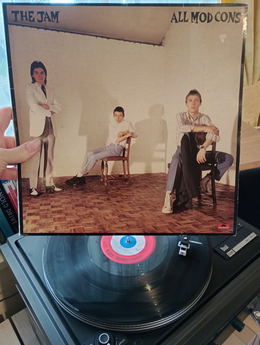 clairy_clairy8's tweet image. &quot;Cold and uninviting, partially naked, except for toffee wrappers and this mornings papers, Mr Jones got run down. Headlines of death and sorrow, they tell of tomorrow...&quot; ❤️ #DownInTheTubeStationAtMidnight #AllModCons (1978) #TheJam #PaulWeller  Happy #WellerWednesday all! ❤️