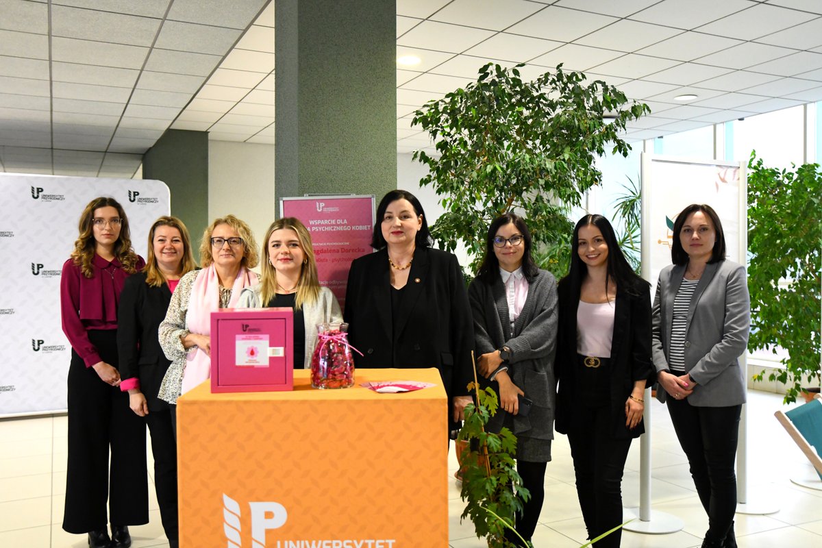 UP w Lublinie umieścił na każdym wydziale "różową skrzyneczkę" z bezpłatnymi artykułami higienicznymi dla kobiet, w kryzysowej sytuacji. Relacja: up.lublin.pl/blog/rozowa-sk…