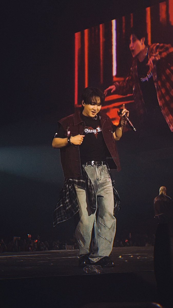 j1record's tweet image. changbin photos i took during dominATE bulacan for my fellow seolars !! ❤️‍🔥