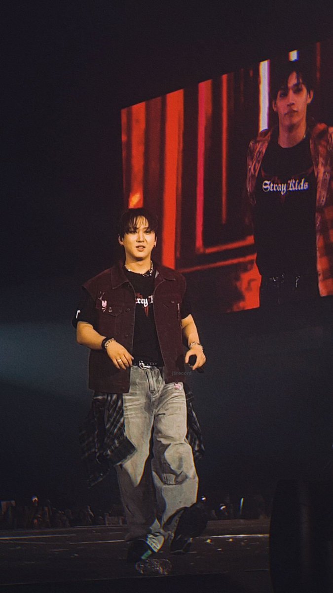 j1record's tweet image. changbin photos i took during dominATE bulacan for my fellow seolars !! ❤️‍🔥