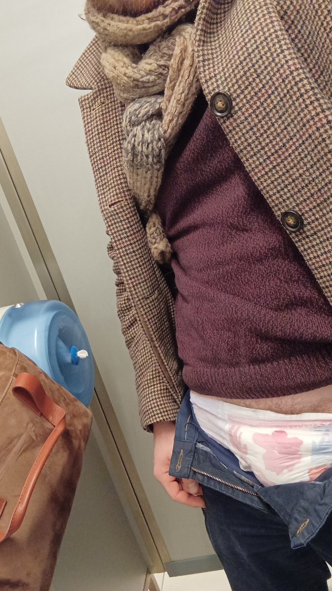 ChunksOvernight's tweet photo. Petite sortie ciné avec des amies moldu 👀🤫

#abdlregression #abdl #Diaperboys #drynites https://t.co/iyTy8HFXyS