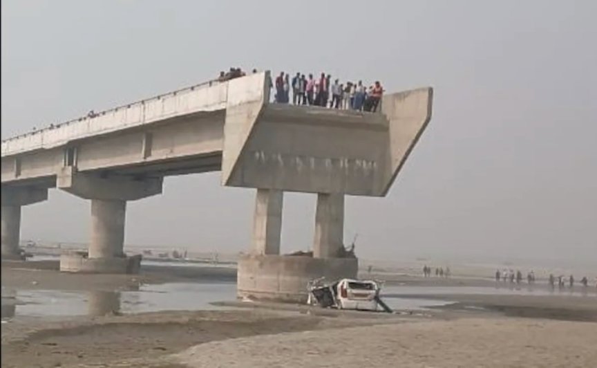 sumith's tweet image. The culprit in this tragedy seems to be @googlemaps 🤔. Why was the entry to the bridge not blocked? The Govt will declare 1-3L per life lost and then go back doing the same. Who will investigate and file a case to add to the crores of cases in court?