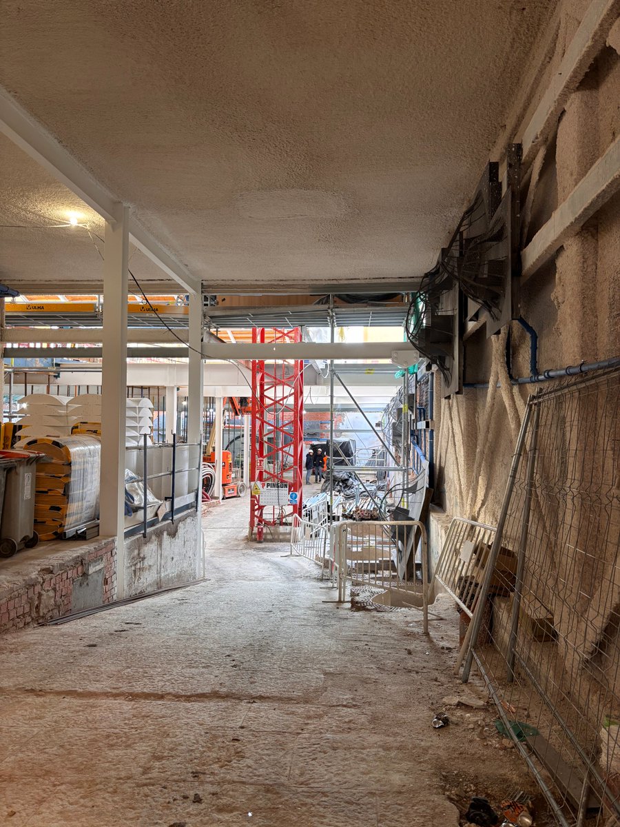 ¡La construcción de #InfinitoDelicias avanza! 🏗️

Los espacios de la plaza y del restaurante, la cocina plató y las áreas compartidas ya están tomando forma, y los pisos superiores, con coworking y residencias de artistas, comienzan a definirse.

#ConstrucciónSostenible