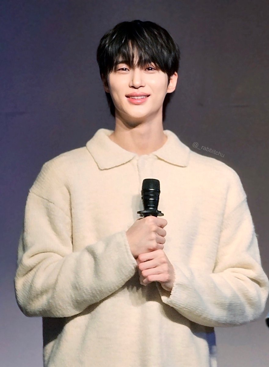 팔도 우석잌ㅋㅋㅋㅋㅋㅋㅋㅋ 폰카의 한계다 정말ㅋㅋㅋㅋ조명 ㅈ구리고ㅠㅠㅠ 진챠,, 포토타임 넘 짧 ㅠㅠㅠㅠㅠ 그래도 우석이 미모가 다했어!!!! 울가다니 복복🫳🏻🫳🏻