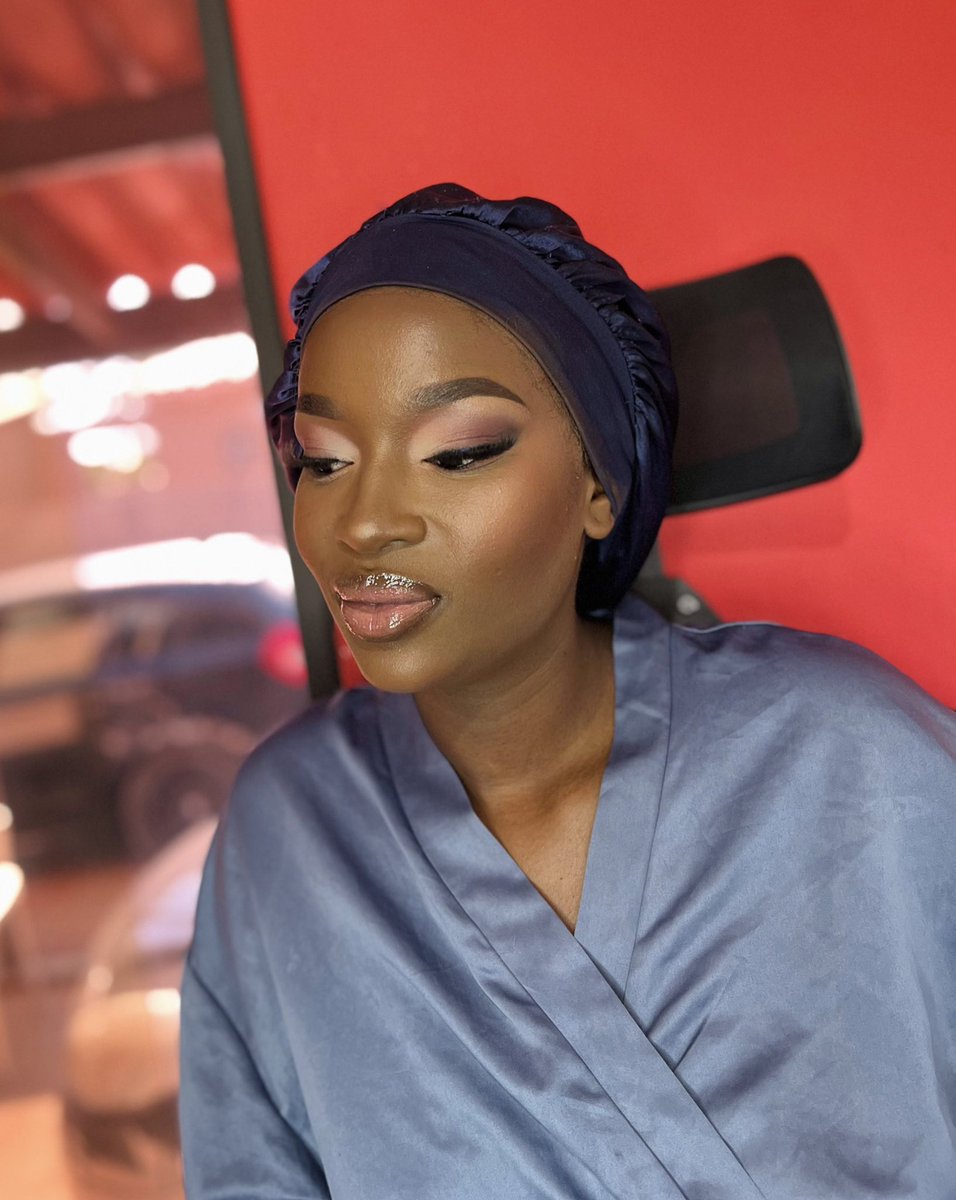 Tshepho2828's tweet photo. Your Makeup plug🔌
Call or whatsapp 72731127 https://t.co/tBOgGIiter