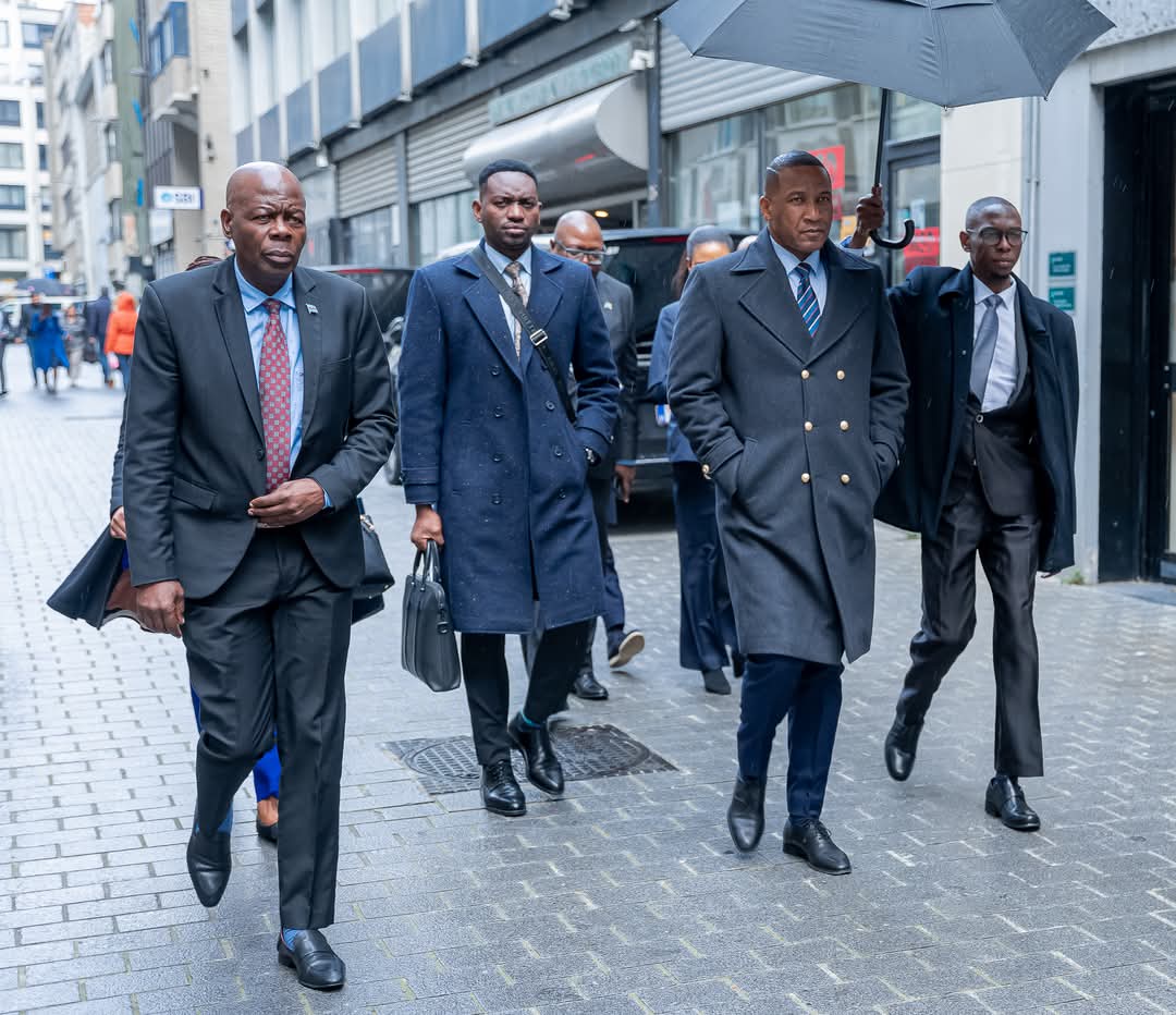SibsMacd's tweet photo. Kare le batho ba tshabang goja ko medirong ya family tsa bone le ko work functions asking gore tiro yaga Nic ke eng 🤣 Santse le tsile gowa ke dipelo tsa lehuha, BALOI ke lona! https://t.co/2ELzLk2ssq