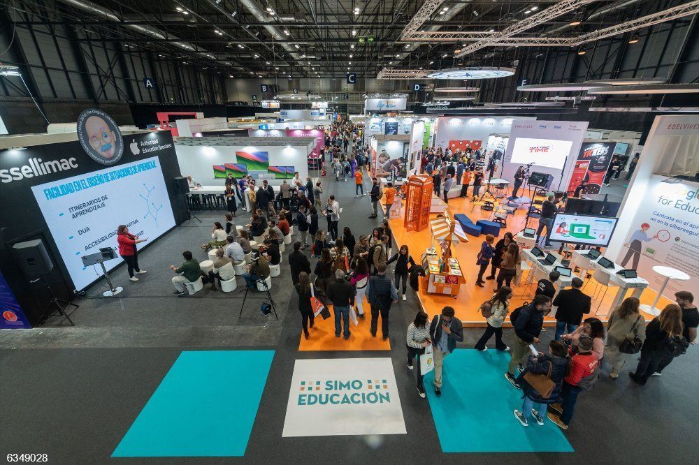 StartUp Hero-Hater tweet media