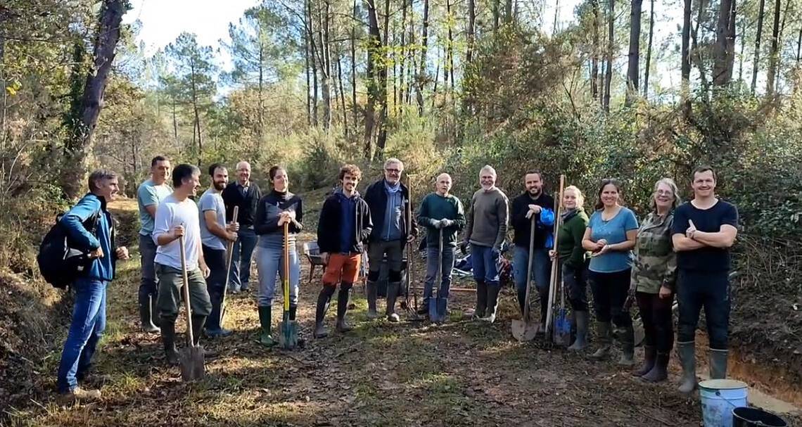 La SEPANLOG et le Conservatoire d'Espaces Naturels ont organisé début novembre un chantier participatif, avec des bénévoles à Paulhiac, pour restaurer les dernières stations de Sonneur à ventre jaune (crapaud en danger) sur le département Lot-et-Garonne.

…hosciences.nouvelle-aquitaine.science/articles/chant…