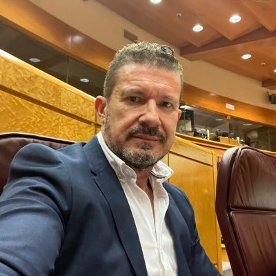 RECORDATORI (no massa amable) de que Emilio Argüeso continua formant part del Consell, ausent de la prevenció i incorporat tranquil.lament 24h després del pas de la DANA.

Mira que lo de Nuria Montes estava justificat, però almenys la seua incompetència no va causar morts.