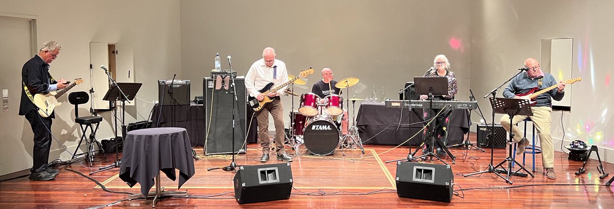Incredible band of senior Dunedinites at #NZIC24 - Rolling Stones quality #chemtwitter