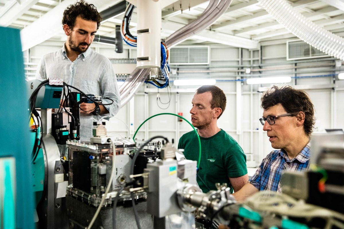 European Synchrotron (@esrfsynchrotron) on Twitter photo 🔦#SpotlightonScience
New research using advanced X-ray scattering at ESRF beamlines ID01 and ID28 has reshaped understanding of nanoscale Bloch-type domain walls in ferroelectrics...
Learn more here 👉 esrf.fr/home/news/spot…
<a href="/lightsources/">lightsources.org</a> 🔦#SpotlightonScience
New research using advanced X-ray scattering at ESRF beamlines ID01 and ID28 has reshaped understanding of nanoscale Bloch-type domain walls in ferroelectrics...
Learn more here 👉 esrf.fr/home/news/spot…
<a href="/lightsources/">lightsources.org</a>