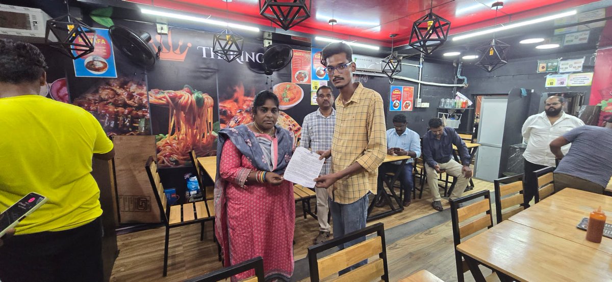 tnfoodsafety's tweet photo. தமிழ்நாடு உணவு பாதுகாப்பு துறை திருப்பூர் மாவட்டம் உணவு பாதுகாப்பு அதிகாரிகள் ஆய்வு மேற்கொண்டு , தரமற்ற மற்றும் பாதுகாப்பற்ற உணவுகள் பறிமுதல் செய்து அபராதம் விதிக்கப்பட்டது .
.
.
.
.#fssaiawareness #fssai #fssaiindia #dphpm #tnfoodsafety #foodsafety #tndipr https://t.co/ChpspA1OAe