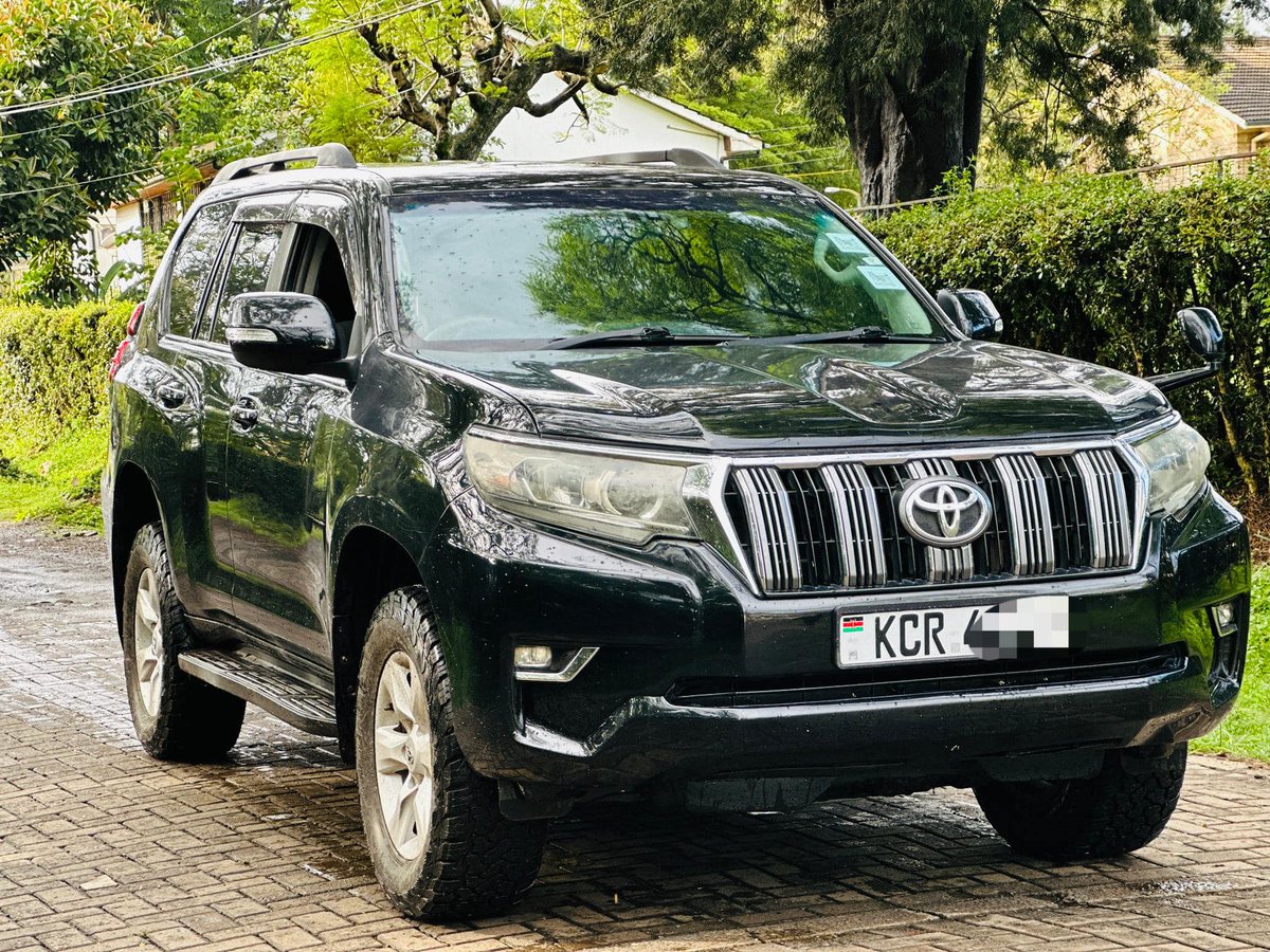 BigJs_Motors's tweet image. Sleek and Stylish 📷
Model: Land cruiser Prado | 2011
Engine: 2.7l  Petrol
Features: Full Spec
Price: 3,499,999/=
Caption: "Upgrade your commute with the J150 – where style meets performance. Safety, luxury, and affordability in one sleek package. #ExploreWithBigJs #toyota #Prado