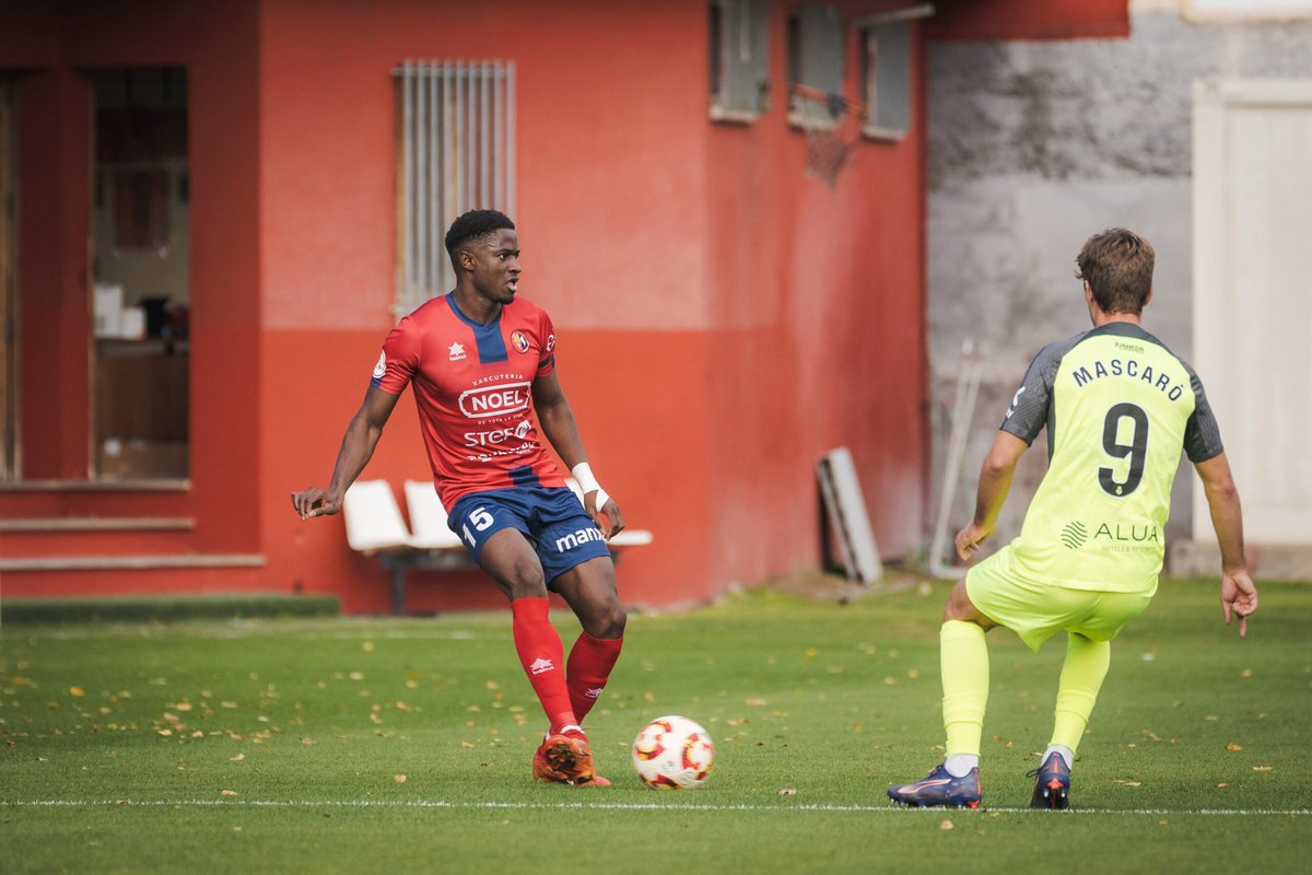 🎂 𝗣𝗘𝗥 𝗠𝗢𝗟𝗧𝗦 𝗔𝗡𝗬𝗦, <a href="/YSidibeh/">Yaya sidibe</a>❗

El lateral saltenc fa 2️⃣8️⃣ anys aquest dimecres 

🚄 Primera temporada a la #UEOlot d'una autèntica locomotora per la banda dreta

🤞 Esperem a les 13h per fer-te el millor regal? Que tinguis un bonic aniversari!

#TornemAmbTu #2RFEF3