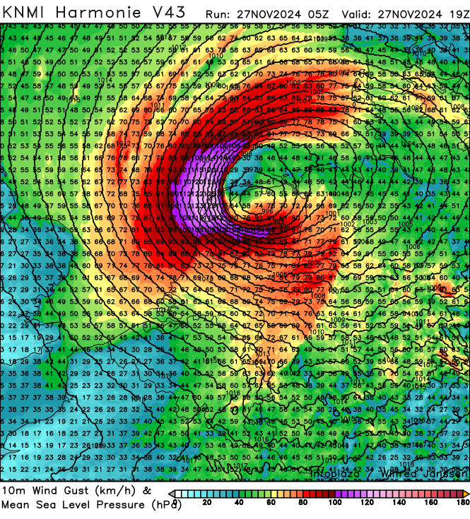 weermanrobert's tweet image. Update storm #Conall: vooral de kop van Noord-Holland, Wadden, IJsselmeergebied, Noordoostpolder, Friesland en Groningen moet vanavond rekening houden met (zware) storm en kans op zeer zware windstoten van 100-120 km/u. Elders, zeker het zuiden, rustiger.