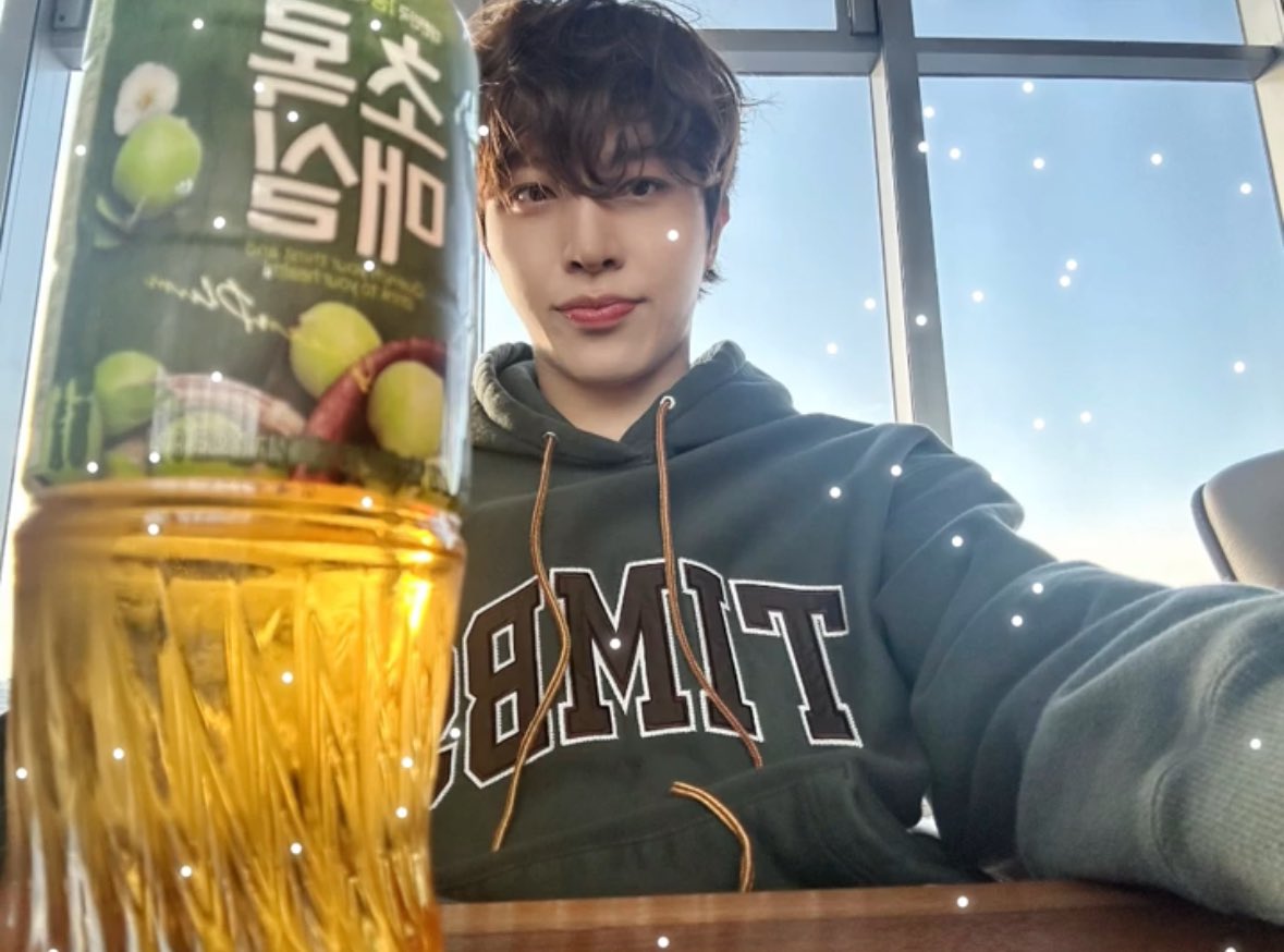 bongstonee's tweet image. 진짜 개귀엽다 
볶음머리 권력있음