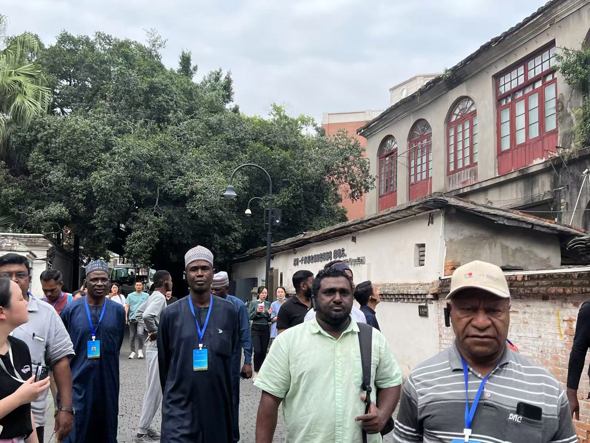 HuvadhooAid's tweet photo. @HussyHAD had taken part in the Workshop on Juncao Technology, organized by the 21st Century Maritime Cooperation Committee of @uclgaspac for its member organizations, held from May 16 to 25, 2023, in Fuzhou City, China. He represented himself under the name of Huvadhoo Aid https://t.co/xxWGsvRrou