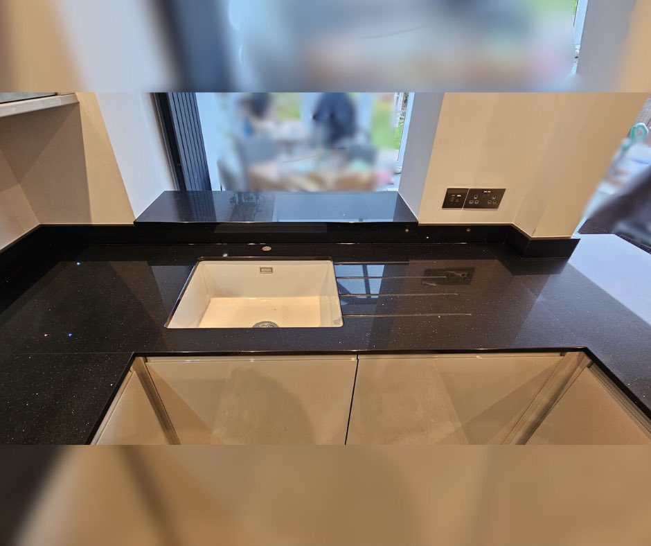 DesignStonework's tweet image. Sleek and sophisticated! 🤩

This kitchen is brought to life with 20mm DSW Quartz - Midnight 👀

#quartzworktops #midnightquartz #stoneworks #kitcheninspo #norfolk #norwich #dreamkitchen