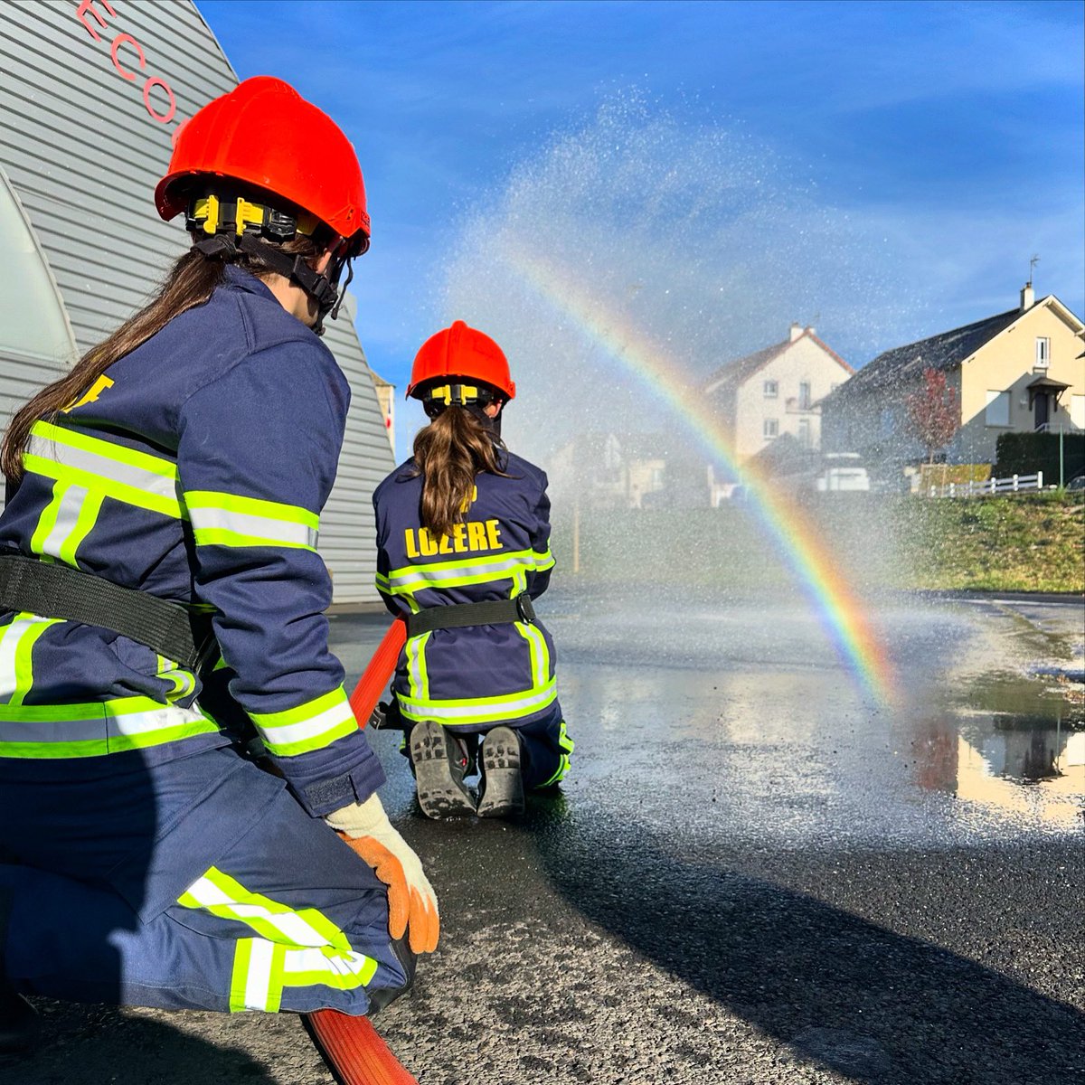 #MercrediPhoto 📸🔥

« Rêver en couleur » 🌈🧑🏻‍🚒
 
#jsphautelozere #saintchelydapcher #jsp #jeunessapeurspompiers #jspdefrance #sapeurpompier #pompier #sdis48 #lozère