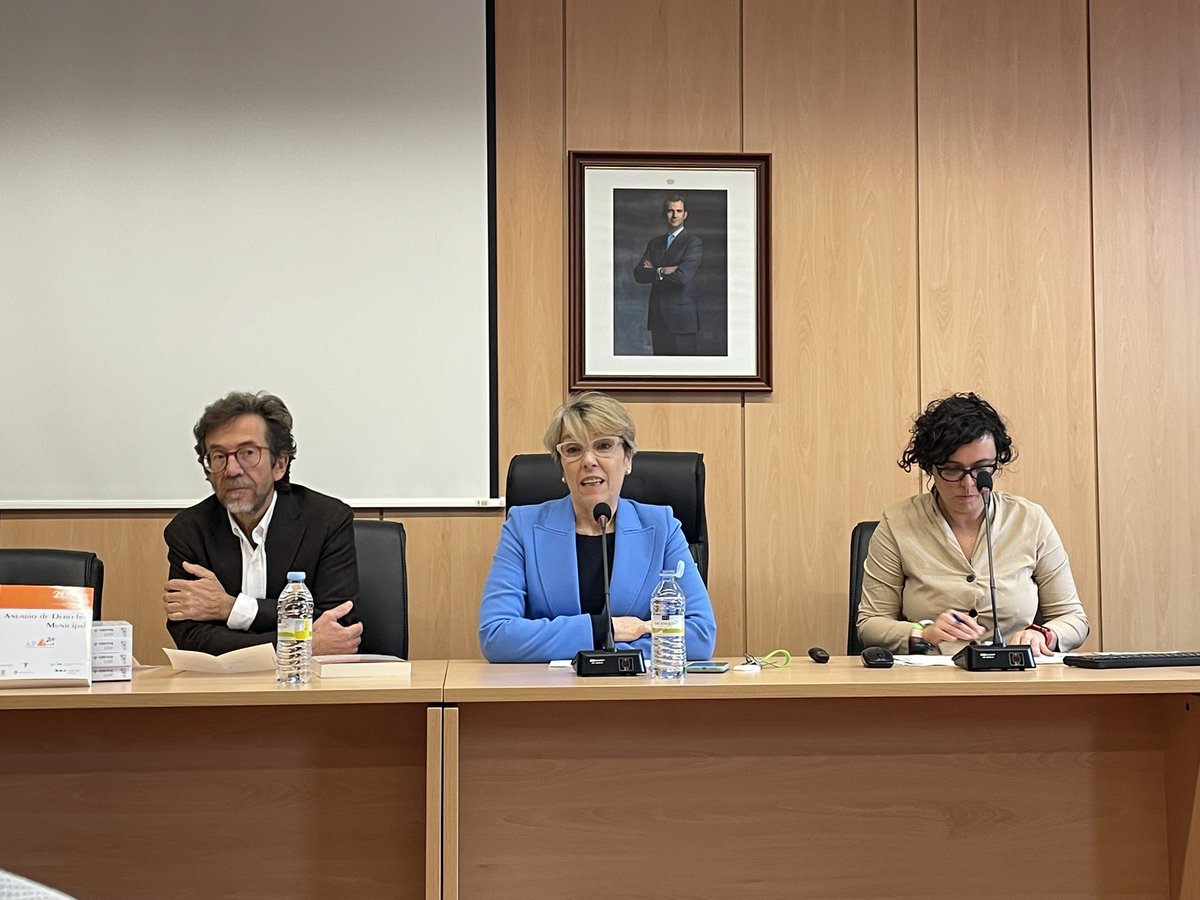 Facultad de Derecho | UAM (@derecho_uam) on Twitter photo Presentación del Anuario y entrega del premio "Amigo del IDL" del IDGL-UAM
tinyurl.com/254x9r7o Presentación del Anuario y entrega del premio "Amigo del IDL" del IDGL-UAM
tinyurl.com/254x9r7o