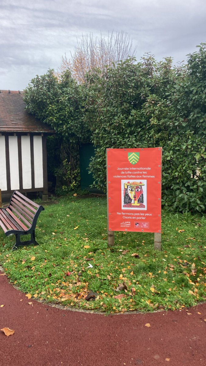 Du côté d'@aigremont, la banderole ERRE, symbole de la lutte pour l'élimination de la violence à l'égard des femmes, a les honneurs de l'entrée du village. Merci au Maire <a href="/BenoudizSamy/">SBenoudiz</a> pour cette initiative 👏