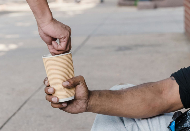 Die katholischen Bischöfe in Deutschland haben sich eindeutig gegen den erstarkenden Rechtspopulismus ausgesprochen. Dadurch wurde erneut die Debatte entfacht, wie die Kirche ihre politische Rolle verstehen soll, schreibt Ursula Nothelle-Wildfeuer:
herder.de/hk/hefte/archi…