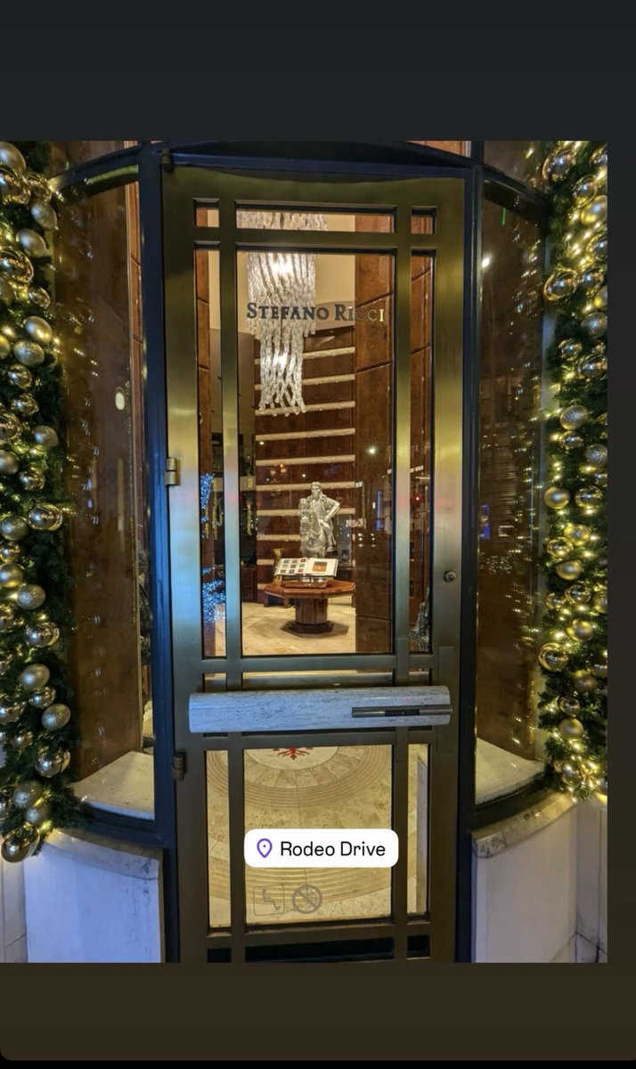 Америкийн дэлгүүрийн чимэглэл болчихсон бна даа. Манай уран бүтээлчид монголын э/з $ оруулж …..