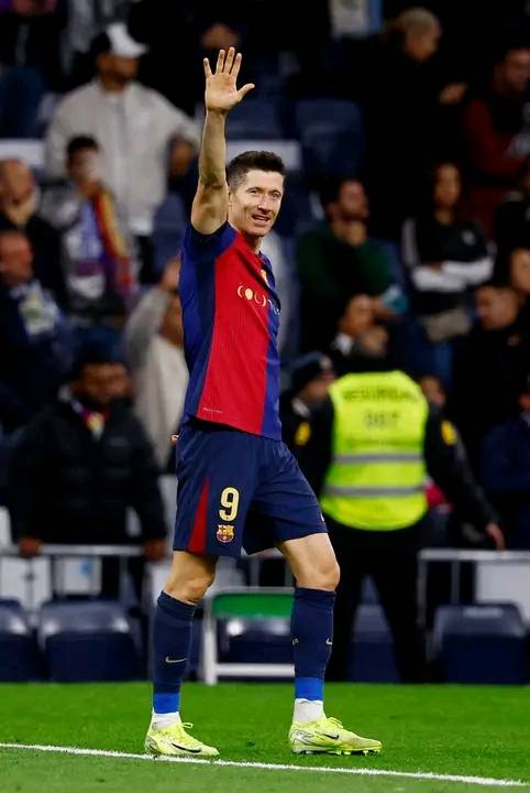 MorningBurundi's tweet photo. Robert Lewandowski yinjiye mu cumba kibitsemwo amateka ya Messi na Ronaldo mu kuba umukinyi wa gatatu mumateka akwije ibitsindo 100 muri Champions League inyuma ya CR7 na Lionnel Messi
Ni mu rukino Fc Barcelona yatsinze Brest 3 kuri 0
#Morning257 #MorningSport https://t.co/V18CfhzgxE