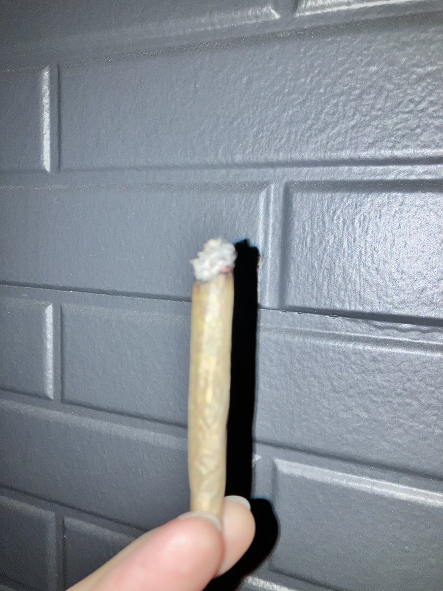 Stonez_420's tweet photo. 【キマる草を探せ！その12】
日本では大麻が違法ですよね。
でも結構多くの人が、大麻を求めている。

「身近にキマる草はないんかい！」ということで、S&amp;Bハーブミックスを吸ってみました。

なかなかいい名前してますけど、この子の実力やいかに。(1/6) https://t.co/Claf8ErHhD