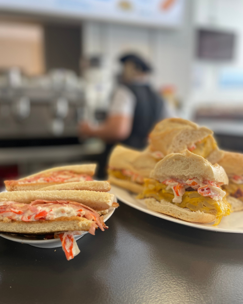 HazlanKafebar's tweet photo. 🥪🦀🥚🥔
·
·
·
#hazlan #comida #irun #comidacasera #pintxo #etxekojanaria #bar #restaurantes #restaurante #gastronomia #amigos #instafood #food #tapas #cafe #drink https://t.co/YX3IuzwylC