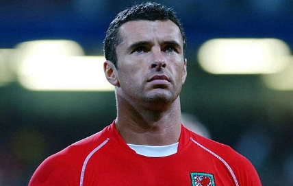 Gary Speed se ahorcó con 42 años. 

Horas antes de suicidarse, había estado comiendo con sus amigos y viendo al Newcastle con Shearer. Esa misma noche, le mandó un mensaje a su mujer diciendo que estaba entusiasmado con lo que venía por delante.

Hay que hablar de salud mental.