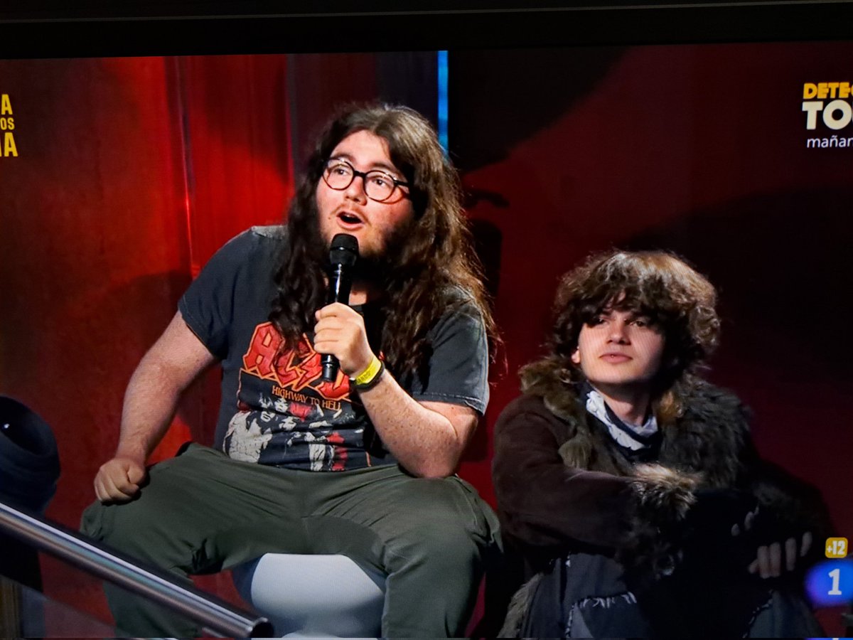 alborotadorpop's tweet photo. Vigilante murciano/Zorrororífico VS Bisbal

#Larevuelta 2.353.000  17.4% 
#ElHormiguero 1.980.000 14.6%
Estos dos se han zumbado a Pablo Motos
#Audiencias https://t.co/k1ih7Mzl9l