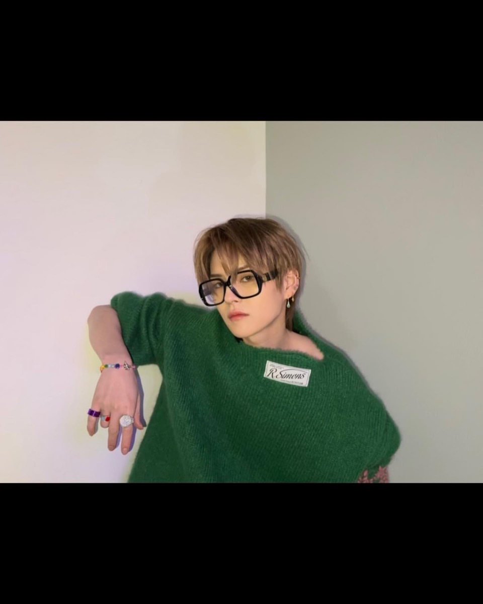 오늘 요시 착장 이 날이랑 똑같다!!!!
같은 옷인데 주황머리 때랑 갈발일 때랑 둘 다 다른 느낌으로 좋음💚💚💚💚