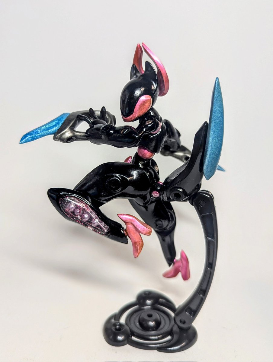 wisss1029's tweet photo. Black x Pink フォックス
左足クリアだけラメ塗装して中にビーズを入れてみました
#FoxVoid
#ワタシヴォイド https://t.co/n2nNIAPjgb