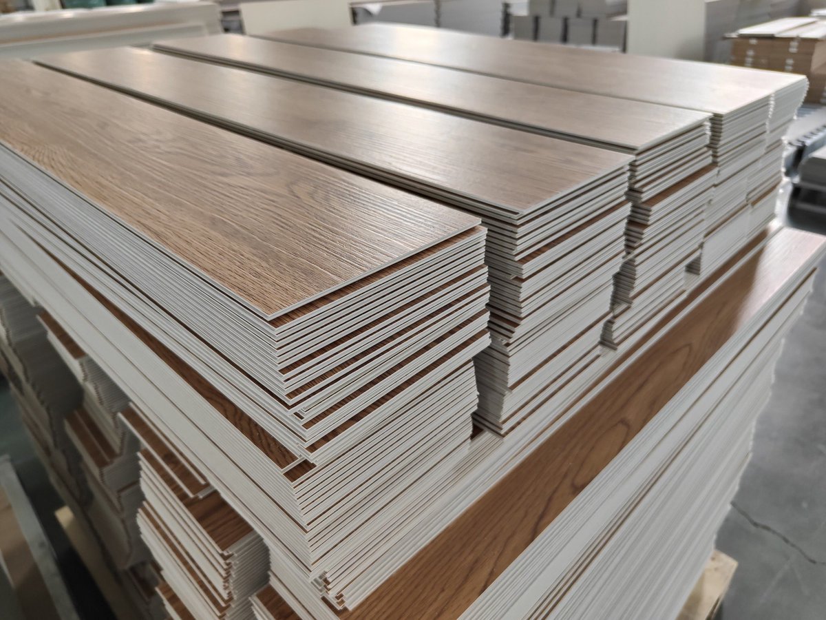 JadeLight123's tweet photo. How to choose high-quality SPC flooring⁉️

For consumers, it is crucial to know how to identify the quality of SPC flooring. High-quality SPC flooring should be durable, stain-resistant, UV-resistant and …

👉👉Read more：
https://t.co/DlYxflu84G… https://t.co/kiJOlhZ6am