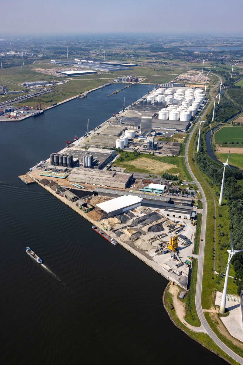 North Sea Port (@northseaport) on Twitter photo New investment: North Sea Port and Terra Mater BV are collaborating with the Brazilian group Petrom to produce sustainable aviation fuel and basic chemicals 👉en.northseaport.com/north-sea-hub-… <a href="/BelgiumMFA/">🇧🇪 Belgium MFA</a> #Brazil #SAF New investment: North Sea Port and Terra Mater BV are collaborating with the Brazilian group Petrom to produce sustainable aviation fuel and basic chemicals 👉en.northseaport.com/north-sea-hub-… <a href="/BelgiumMFA/">🇧🇪 Belgium MFA</a> #Brazil #SAF