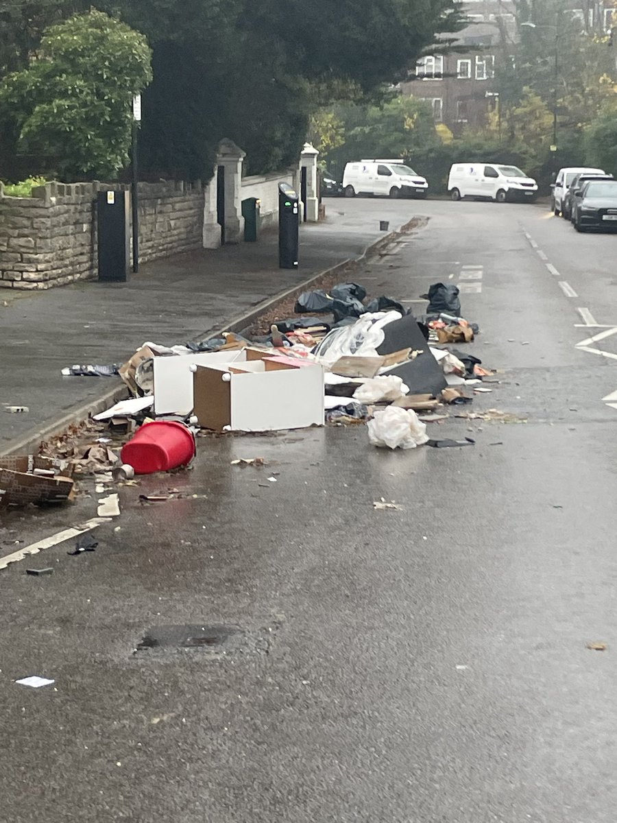 kaihoops's tweet photo. @SuttonCouncil fancy sending someone to clear up this mess in Mulgrave road (station end)? It is literally blocking traffic. https://t.co/0C9Bwwg3En
