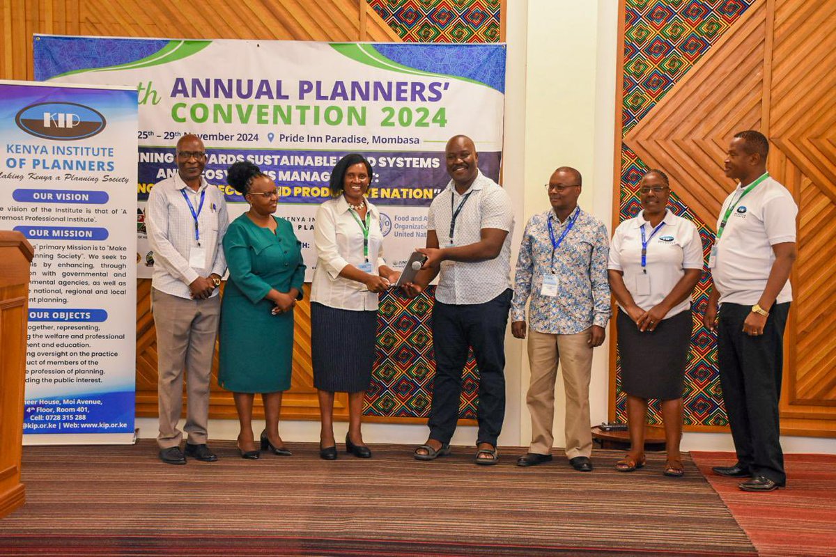 KeRRA_Ke's tweet image. Fruitful conversations at the ongoing KIP conference with speeches from The CS Representative  Director General Physical Planning representing Dr. Peris Mang’ira and KIP President Fawcett Komollo. 

@PLANNINGKe 
#planningsustainableroadnetwork