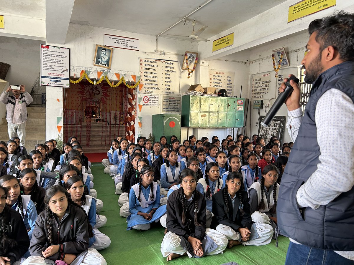 AbhishekTrip_hi's tweet photo. बाल विवाह मुक्त भारत की ओर एक कदम!
@SurajpurDist जिले के स्कूलों में किशोर-किशोरियों को जागरूक करने के लिए विशेष ओरिएंटेशन सत्र आयोजित किए जा रहे हैं। इन सत्रों के माध्यम से उन्हें बाल विवाह के दुष्प्रभावों और उनके अधिकारों की जानकारी दी जा रही है।
#बालविवाह_मुक्त_भारत https://t.co/m8QULx9N1B
