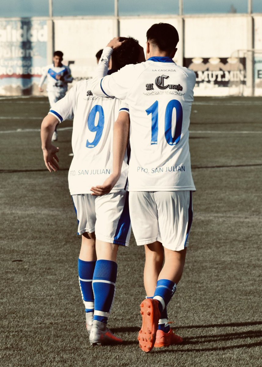 Fausto_1590's tweet photo. Todos los días me pregunto,
¿Porq te paso esto a vos? Y no encuentro respuestas,saber q  hablar conmigo te traía calma y te ponía contento me deja tranquilo pero más tranquilo me deja saber q ya no estás sufriendo,porq sufriste demasiado y ya no era vida nada de lo q estabas viviendo y aún así la peleaste hasta el final y te lo voy a agradecer siempre, gracias por haberme dejado ser parte de tu vida,voy a llevar conmigo todos los momentos lindos  q vivimos juntos.

Descansa en paz hermano,
te mando un beso y un fuerte 
abrazo donde sea q estés 🤍✨