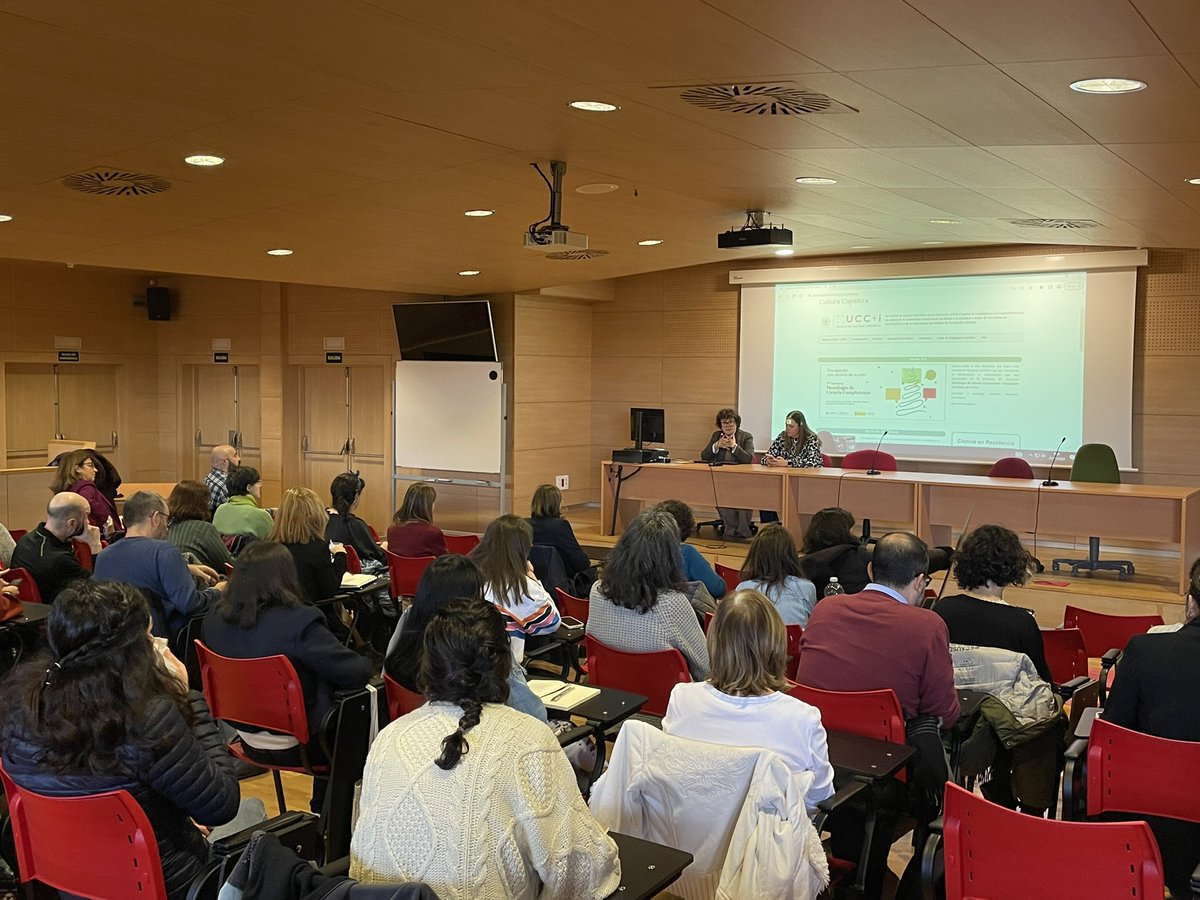 Sita Méndez (@chiscasi) on Twitter photo Vuelvo a mi <a href="/unicomplutense/">Complutense</a> del alma con <a href="/ucc_complutense/">Unidad de Cultura Científica UCM</a> <a href="/Milanotown/">María Milán</a> <a href="/DrAstrocyte/">José A. Morales-García 👨🔬 🍉🍉</a> <a href="/Conversation_E/">The Conversation ES</a> <a href="/evuskacg/">Eva Catalán</a> <a href="/Hominidas/">Lorena Sánchez</a> y Eva Cuesta de <a href="/BigVanCiencia/">Big Van Ciencia</a>. Muchas personas importantes para hablar de un tema importante: divulgación. Vuelvo a mi <a href="/unicomplutense/">Complutense</a> del alma con <a href="/ucc_complutense/">Unidad de Cultura Científica UCM</a> <a href="/Milanotown/">María Milán</a> <a href="/DrAstrocyte/">José A. Morales-García 👨🔬 🍉🍉</a> <a href="/Conversation_E/">The Conversation ES</a> <a href="/evuskacg/">Eva Catalán</a> <a href="/Hominidas/">Lorena Sánchez</a> y Eva Cuesta de <a href="/BigVanCiencia/">Big Van Ciencia</a>. Muchas personas importantes para hablar de un tema importante: divulgación.